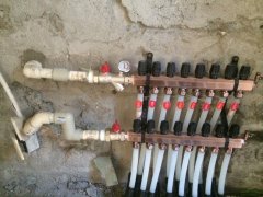 <b>嘉州陽(yáng)光 地?zé)岚惭b施工展示</b>